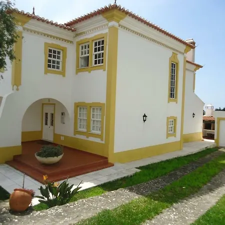 فيلة Villa Ericeira *